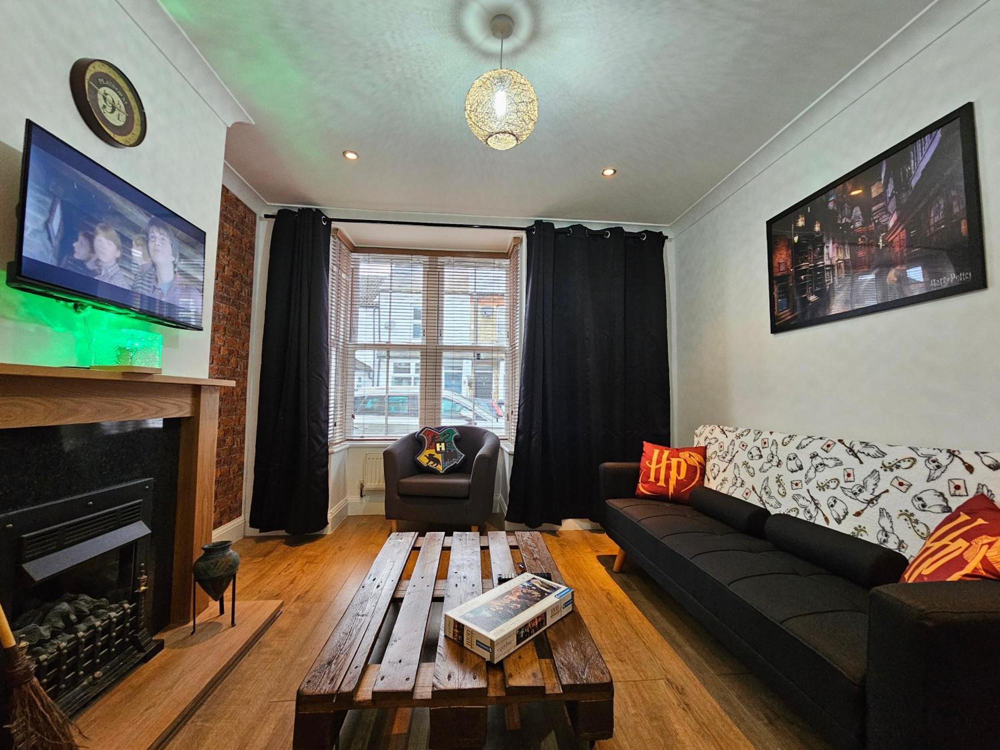 Magical Harry Potter Themed Home In Watford - Free Off-Street Parking Extérieur photo