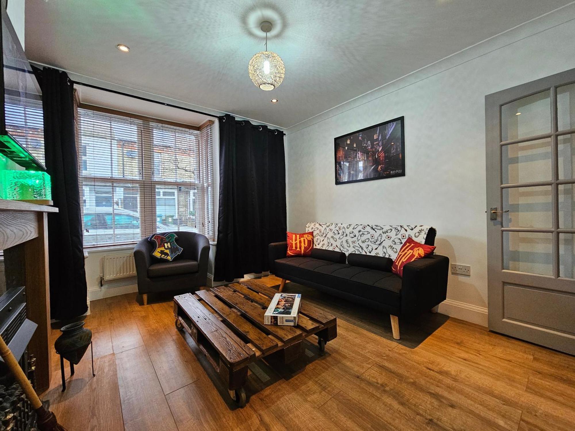 Magical Harry Potter Themed Home In Watford - Free Off-Street Parking Extérieur photo