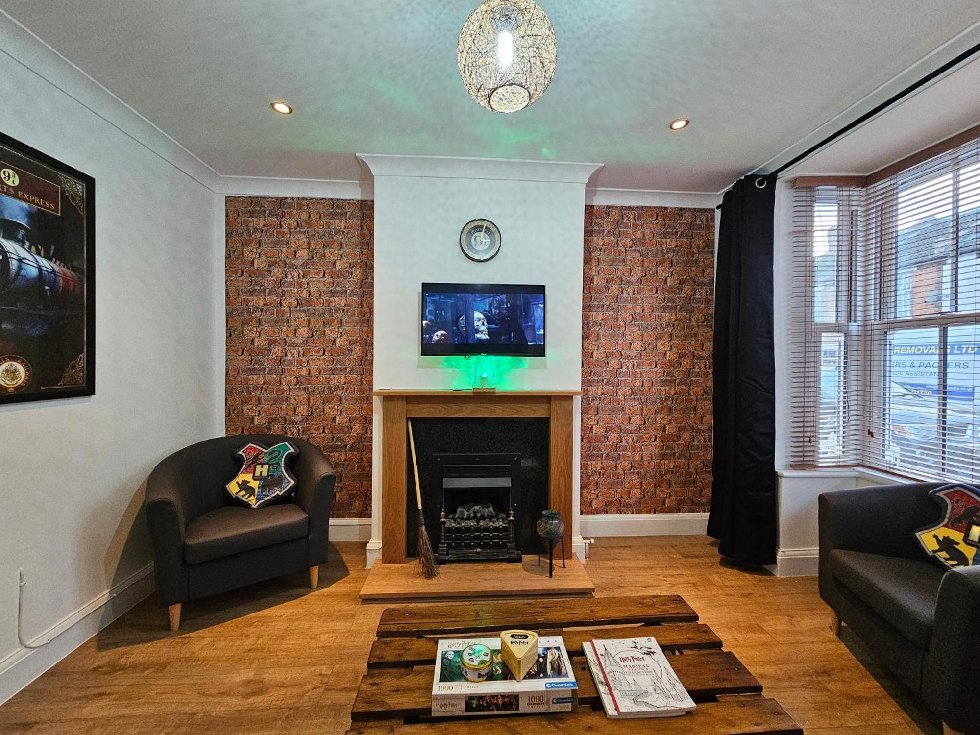 Magical Harry Potter Themed Home In Watford - Free Off-Street Parking Extérieur photo