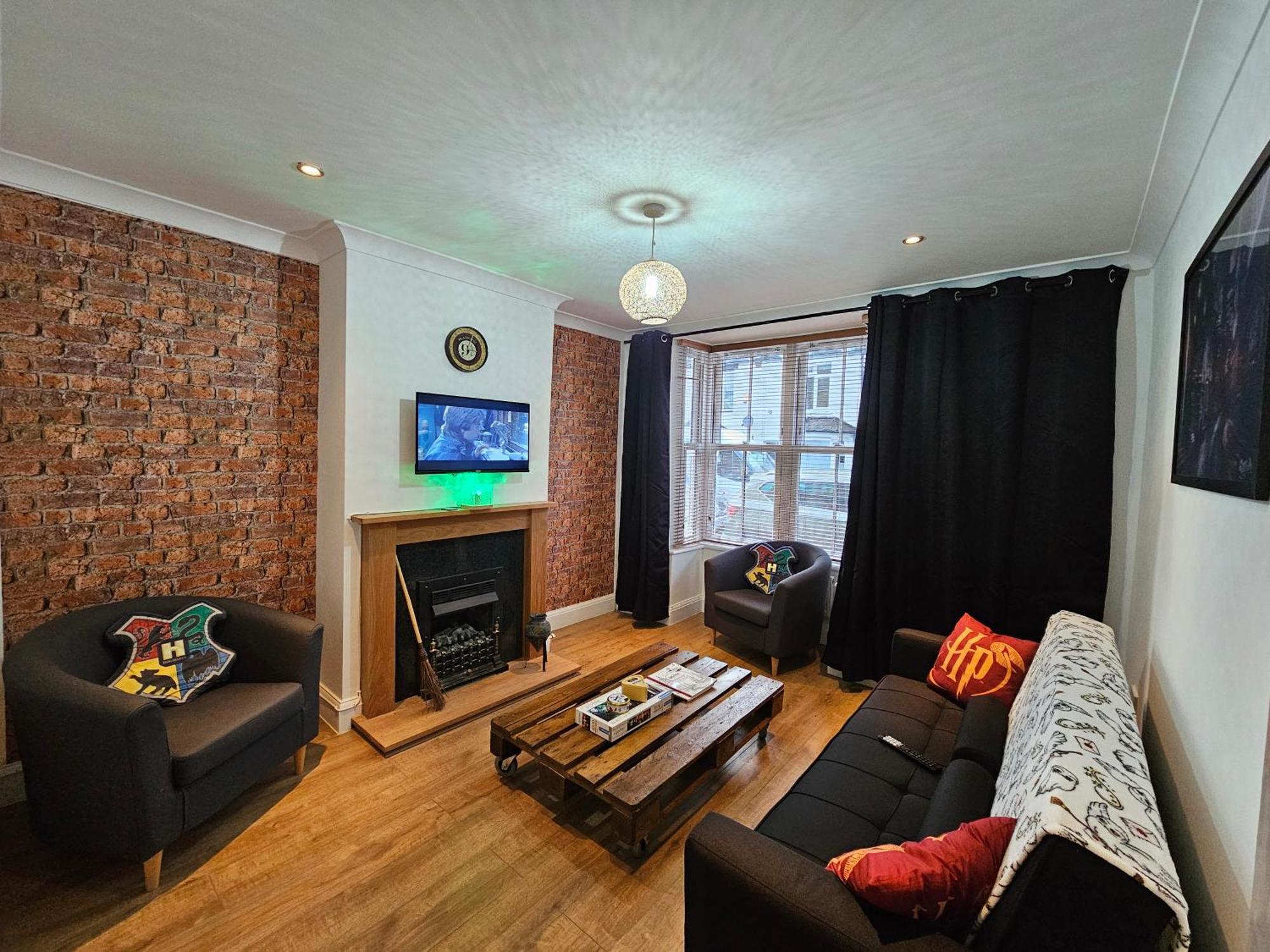 Magical Harry Potter Themed Home In Watford - Free Off-Street Parking Extérieur photo
