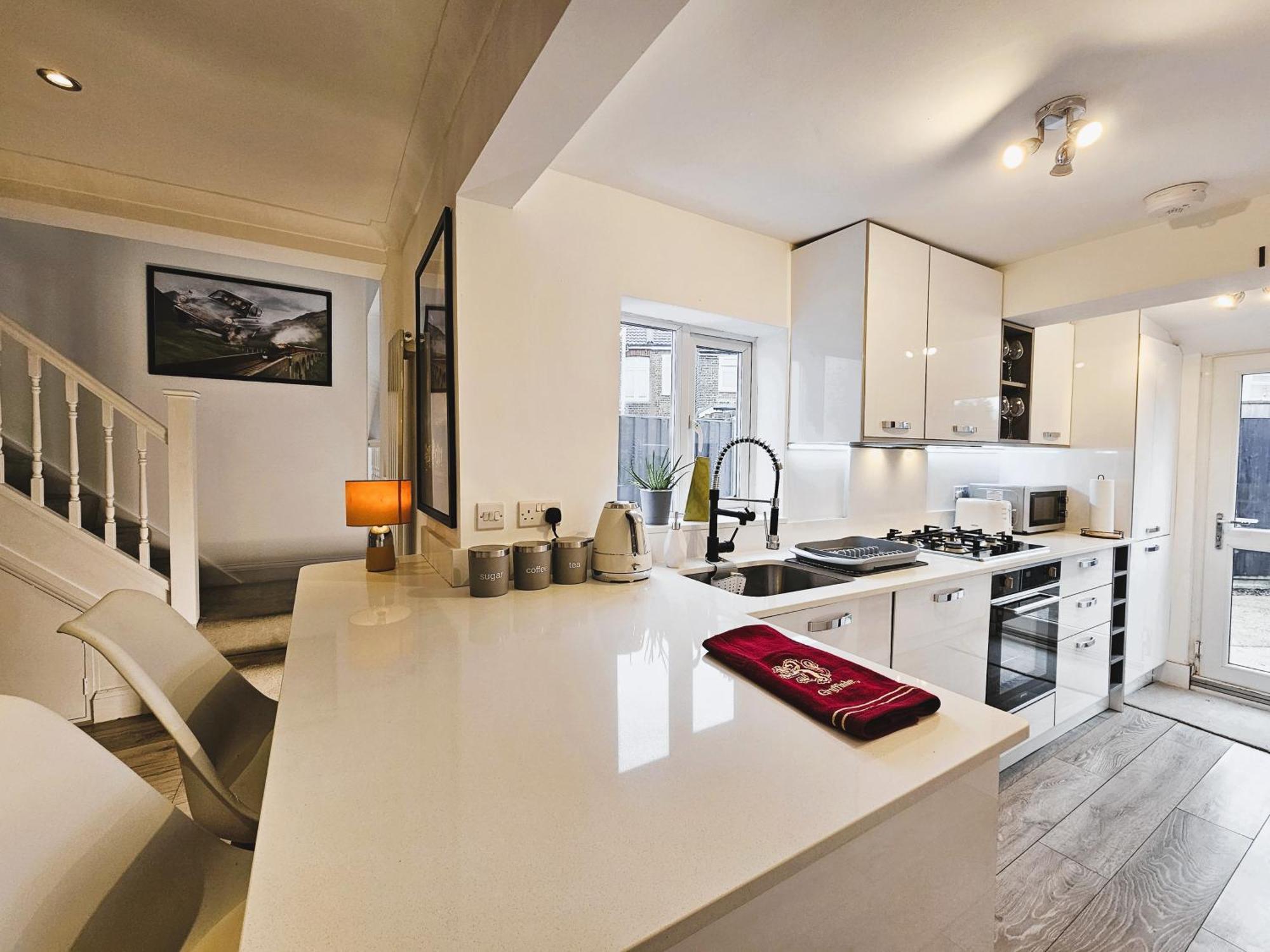 Magical Harry Potter Themed Home In Watford - Free Off-Street Parking Extérieur photo