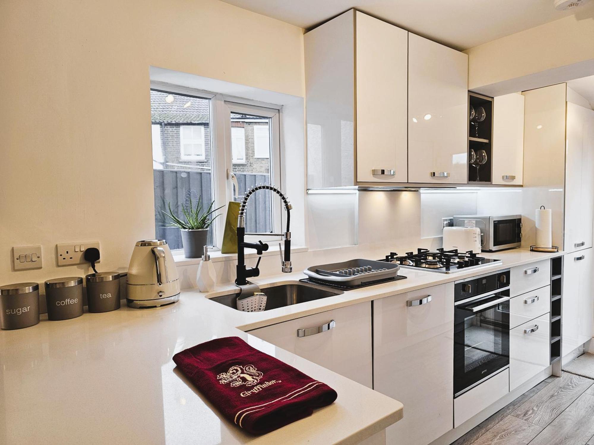 Magical Harry Potter Themed Home In Watford - Free Off-Street Parking Extérieur photo